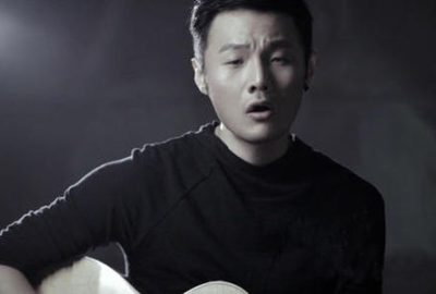 李荣浩《麻雀》吉他谱原版_F调六线谱_麻雀扫弦版